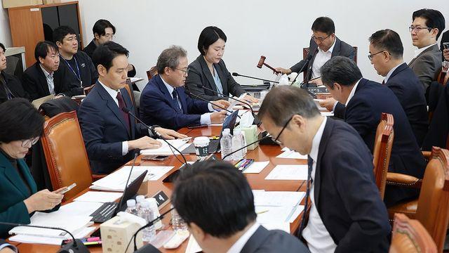 국회, 내년도 예산 막판 심사 돌입…'무더기 보류'에 진통 예고