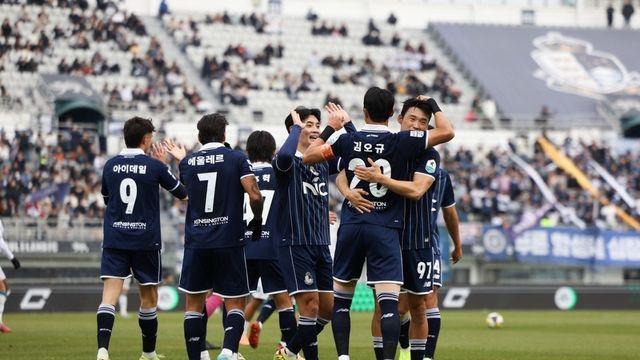 서울 이랜드, 4위로 K리그2 준PO행…5위로 막차 탄 성남과 격돌