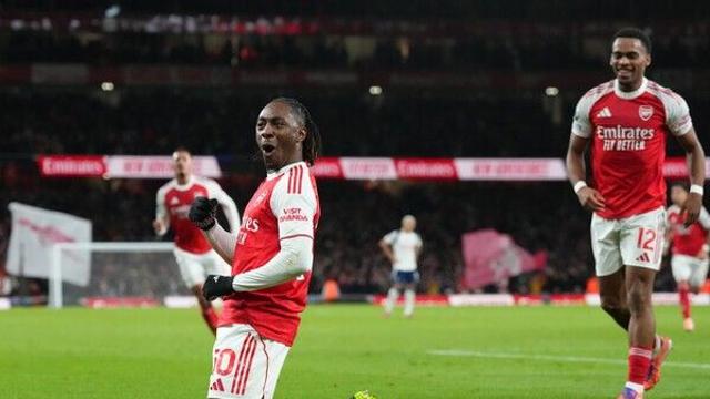 ‘에제 해트트릭 폭발!’ 아스널, 북런던 더비에서 ‘전반 슛 0’ 토트넘 4-1 완파