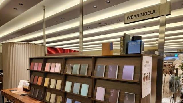 [포토]현대百, '글입다' 팝업스토어서 문학 감성 충전하세요