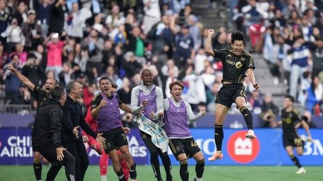 [MLS PO] ‘손흥민의 멀티골 하드 캐리→승부차기 실축’ LAFC, ‘퇴장’ 밴쿠버와의 접전 끝에 탈락