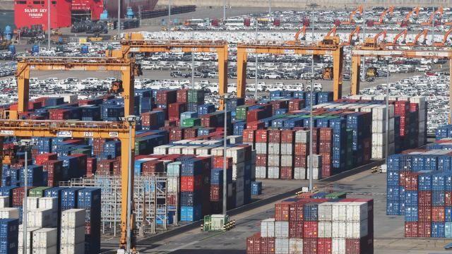 [회복 문턱에 드리운 그림자] 관세협상 안개 걷혔지만 여전한 불안감…수출 다변화 절실