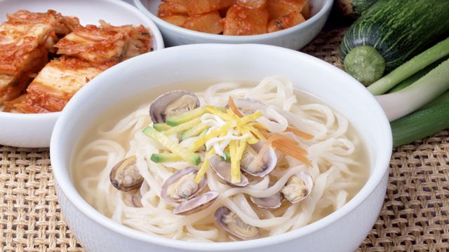 칼국수 한 그릇에 1만원 육박…'면플레이션'에 외식 물가 급등