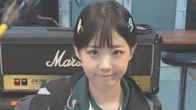 기타 이쁘냐고 물어보는 누나