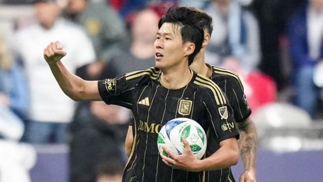 [속보] '와' 손흥민 미쳤다! 이게 바로 축구의 신→후반 50분 환상적인 프리킥 골 폭발! LAFC 2-2 밴쿠버…SON 멀티골, 다 죽어가던 팀 살렸다 (후반 종료)