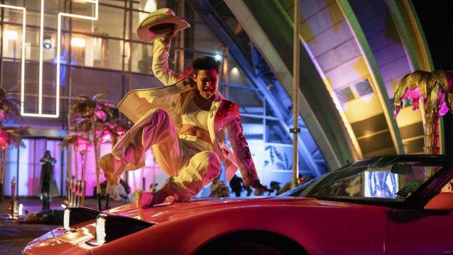 카세트 퓨쳐리즘과 다이내믹 액션…‘더 러닝 맨’ 독창적 액션물의 탄생