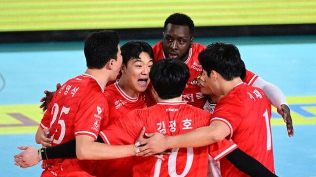 '베논 트리플크라운' 한국전력, 삼성화재 3-1로 꺾고 3위 도약