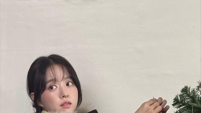 “한겨울 분위기 여신”… 박보영, 크리스마스트리 앞 청순 미모 폭발 [IS하이컷]