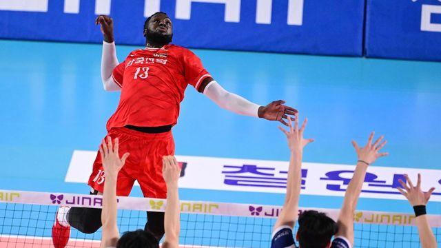 블로킹에서 압도한 한국전력, 삼성화재 꺾고 남자배구 3위 도약