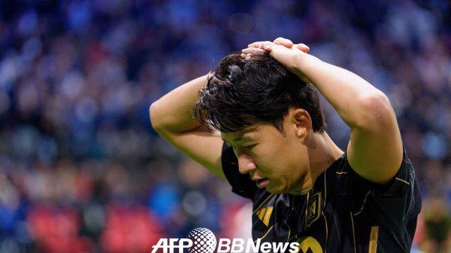 승부차기 실축에 낙심한 손흥민 