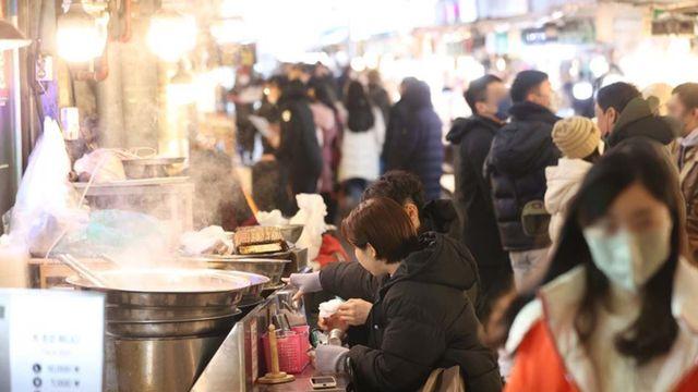 빈대떡, 육회, 마약김밥... '서울의 맛' 대표하는 명소에 드리운 그림자