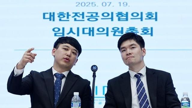 '10년 근무' 의무로 못 박아 두는 지역의사제, 전공의들 결국 폭발
