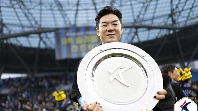 [K리그2 기자회견] ‘팬들 앞에서 재계약’ 인천 윤정환 감독 “다음 시즌 목표는 파이널 A!”