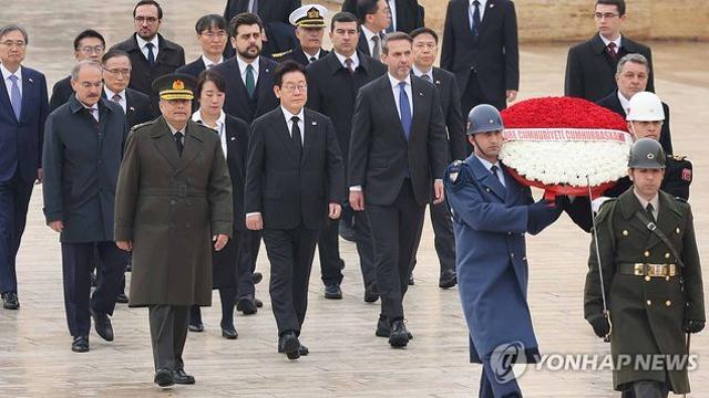 李대통령, '튀르키예 국부' 묘소 참배…