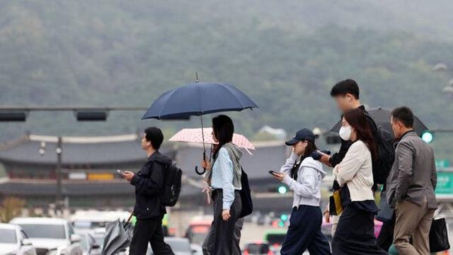 수도권·중부지방 곳곳 약한 비…동해안 건조