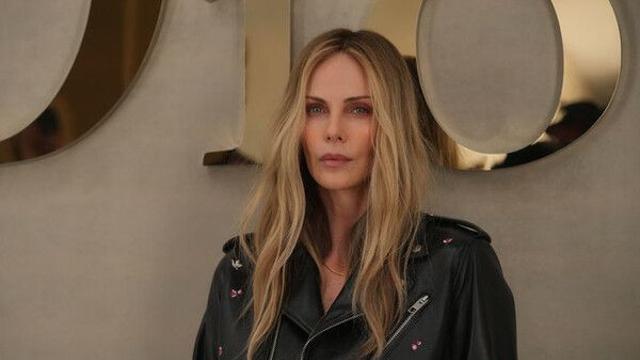 샤를리즈 테론이 홍대에?…