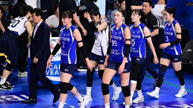 ‘우승 후보’ IBK기업은행 삐걱삐걱, ‘디펜딩 챔피언’ 현대캐피탈 위태위태…V리그 초반 판도, 예상과 너무 다르다[스포츠토토 공동기획]