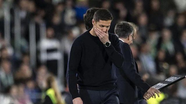 최악의 상황! 비니시우스 욕설 사건→선수단도 알론소 감독 등 돌렸다...1년 차에 경질설