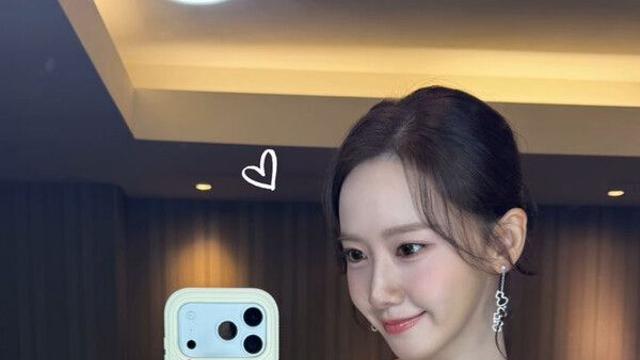 임윤아, 눈부신 미모…거울 셀카 찰칵