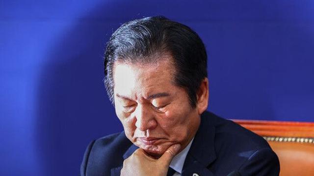 與, 고성 속 '1인1표제' 결정 연기…