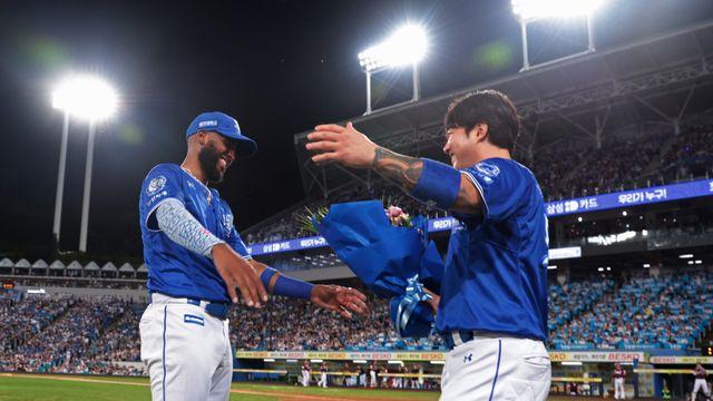 자신의 기록 깬 디아즈에게, 박병호 