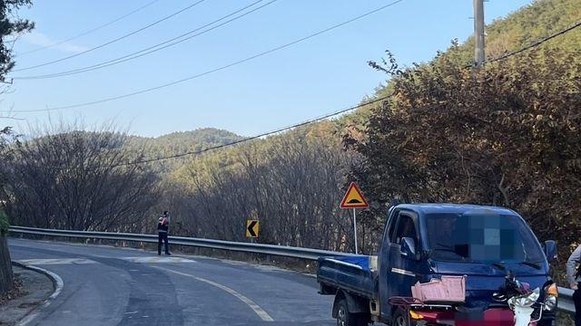 산청서 중앙선 침범 화물차가 오토바이 치어 부부 사상