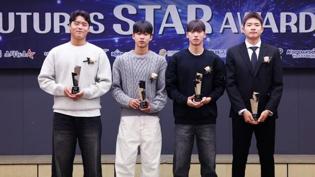 [STN 현장] 'K리그 이끄는 영건' 김현오·박시후, 퓨처스 스타대상 '스타상' 수상!