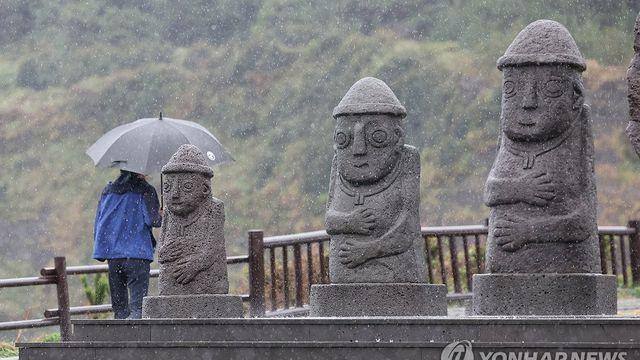 제주 아침∼낮 가끔 비, 강풍·풍랑…최고 13∼16도