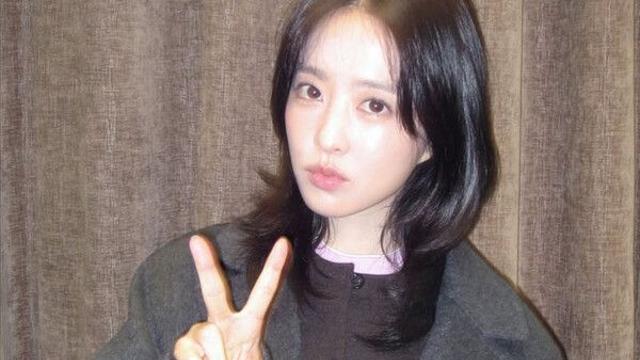 박보영, 동안 미모 과시…트리와 찰칵