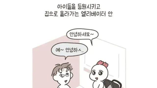 빈 유모차에 인형만 태우고 다니는 여자