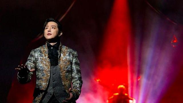 권율, 데뷔 18년 만의 첫 연극 성공적 마무리…