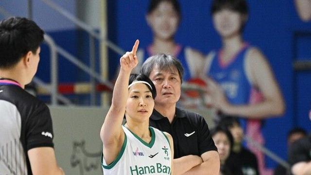 '사키 34점 폭발시키며 종횡무진' 하나은행, 삼성생명 꺾고 단독 2위 도약