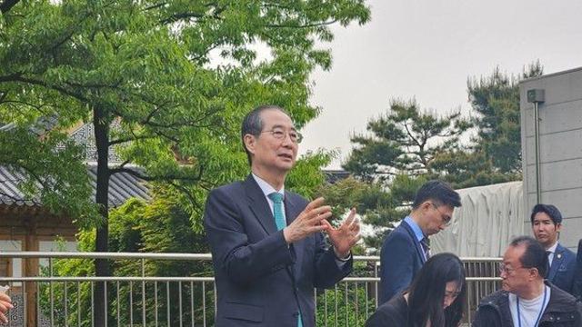 한덕수 재판부 “‘법정 소란’ 김용현 변호인들 감치 재집행할 것”
