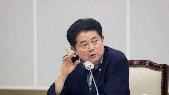 정영모 수원특례시의원, 팔달구·영통구 행정사무감사에서 경로당 보조금 정산 간편화와 어린이집 폐원 증가에 대한 근본대책 마련 촉구