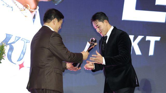 “나로 인해 희망 갖길” 안현민, 신인상 영예…KT는 10구단 체제서 최다 3회 배출