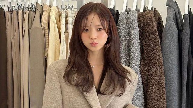 지금이 막차! 시크한 검정 스타킹을 꺼내 신어요