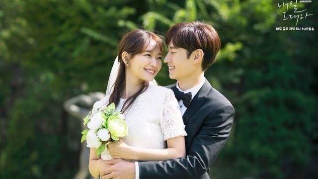 ‘김우빈♥’ 신민아, 12월의 신부가 선택한 드레스 취향은? (하퍼스 바자)