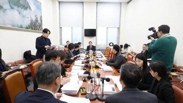 기재위 '유산세→유산취득세 전환' 보류…