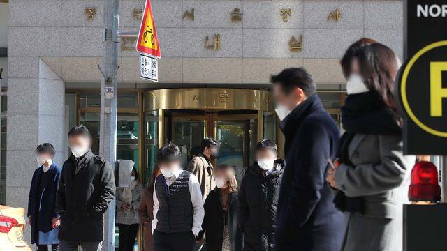 한국 공무원들은 모두 지켜야 했던 이 의무, 무려 76년만에 사라진다