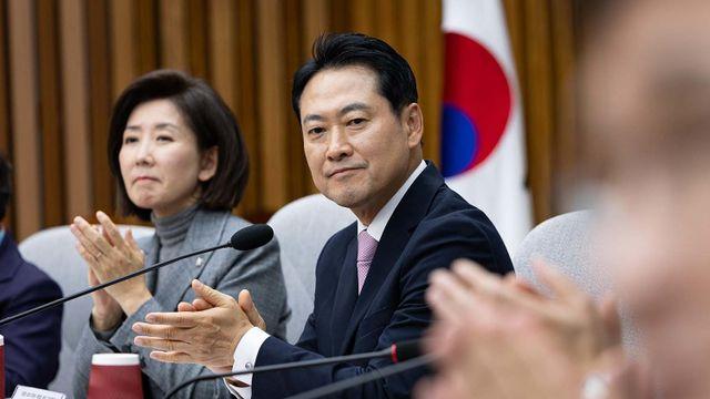 민주당 '국민의힘, 계속 이러면 당신들 정당 해산될 수도' 경고