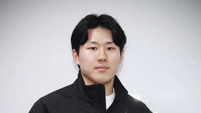 KT 하루에 '98억' 쐈다! 김현수→최원준 폭풍 연쇄 영입…4년 최대 48억 계약 