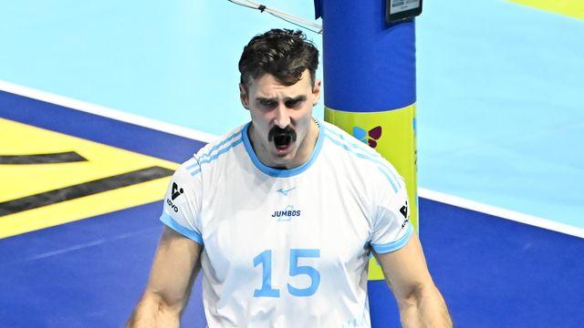 '러셀 트리플크라운' 대한항공, KB손보 꺾고 7연승 선두 질주