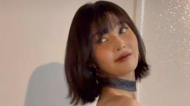 레드벨벳 조이, 크롭톱으로 드러낸 '극세사 몸매'... 더욱 슬림해진 개미허리 눈길