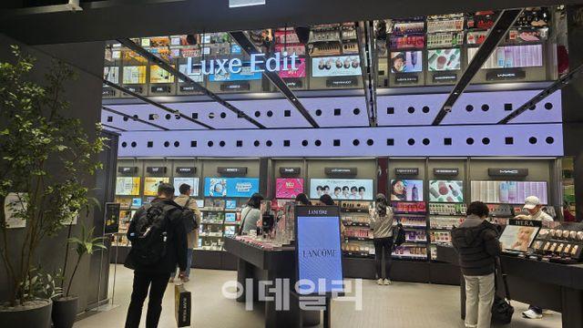 'K뷰티 성지' 올리브영, 럭셔리 뷰티 키운다…이유보니