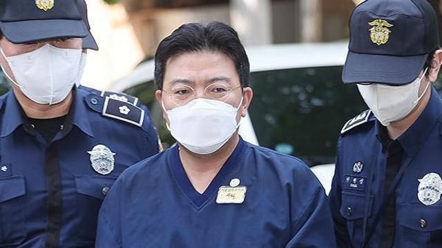 'SG발 주가조작 혐의' 라덕연, 2심서 징역 8년 '3분의1 감형'…벌금 1465억 유지