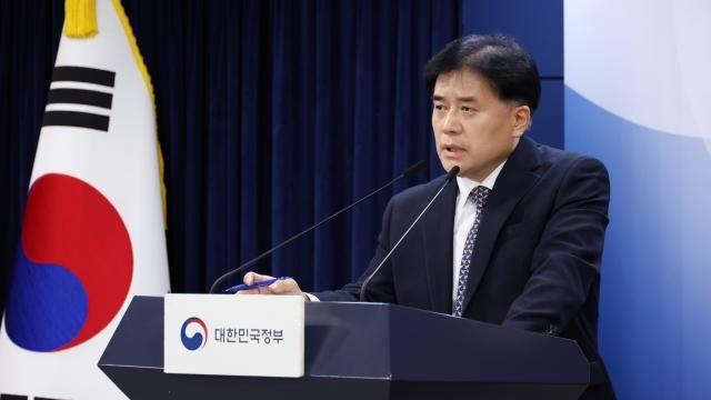 공무원 '복종 의무' 76년 만에 사라진다...'위법 지시' 거부 가능