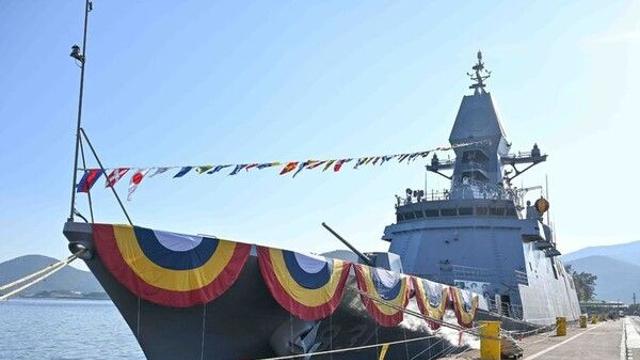 최신예 3600t급 호위함 '전남함' 진수…내년 12월 해군 인도