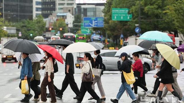전국 천둥·번개 동반 비…중부서해안·제주도 강풍 특보