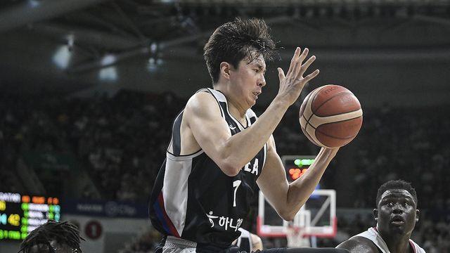 농구대표팀, 정관장에 14점 차 완패…전희철 