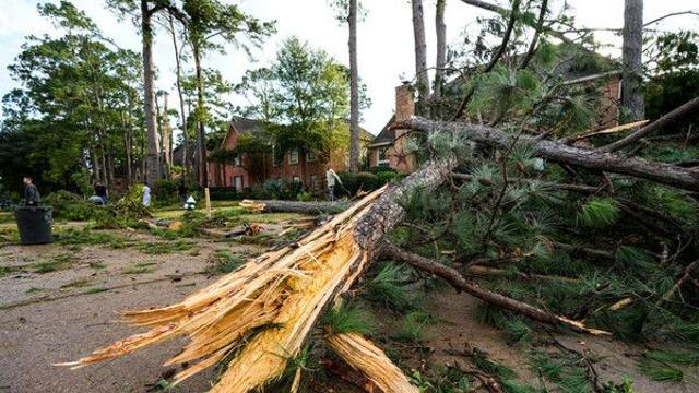 미 추수감사절 여행, 텍사스 토네이도와 기상 악화로 